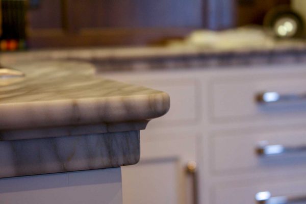 HonedWhiteCararraMarbleKitchen02_full03